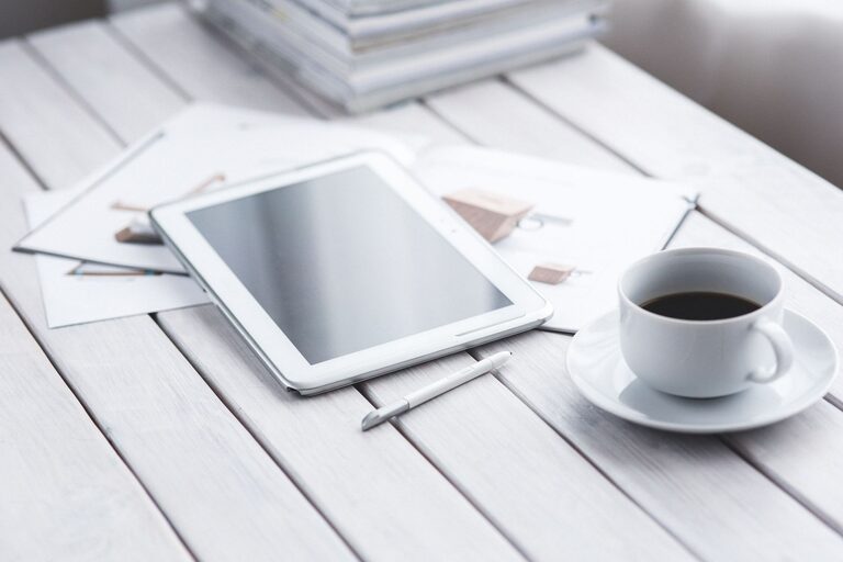 How to Declutter Your Digital Life for More Focus and Peace